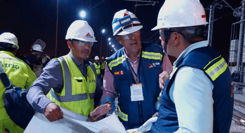 Equipo de TRIA trabajando en obra de Perú