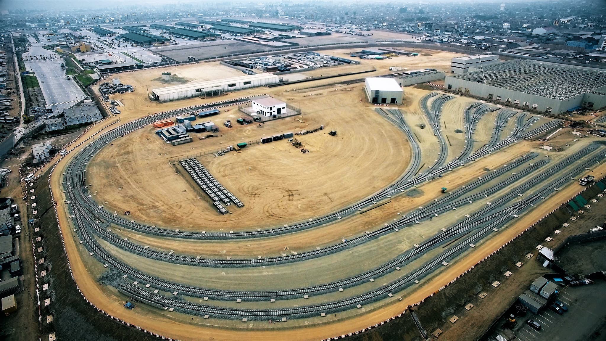 Vista aérea del taller de Santa Anita en Lima, Perú